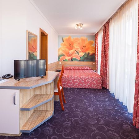Семеен Хотел Опера Burgas Habitación foto