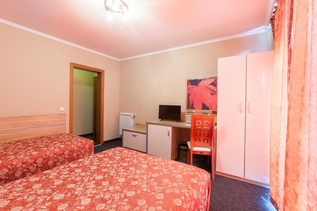 Семеен Хотел Опера Burgas Exterior foto