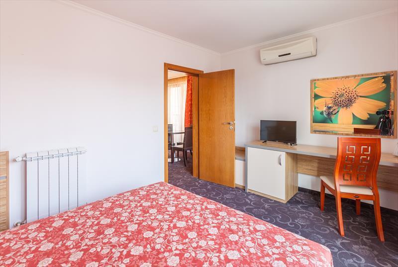 Семеен Хотел Опера Burgas Exterior foto